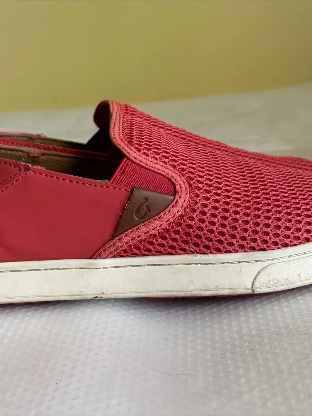 OluKai Pehuea Red Slip-On Mesh Sneakers‎ Sz 8
